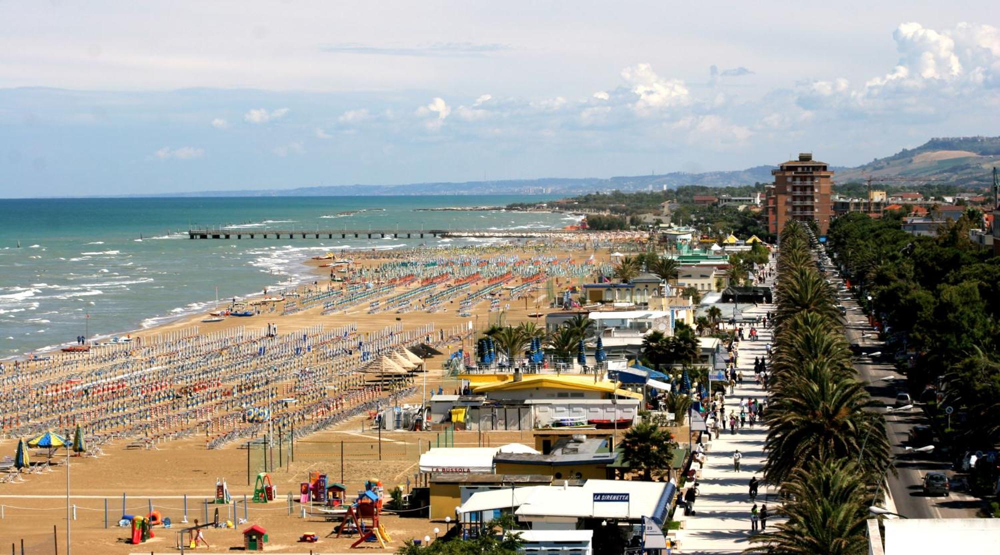 Hotel La Perla Roseto Degli Abruzzi Luaran gambar