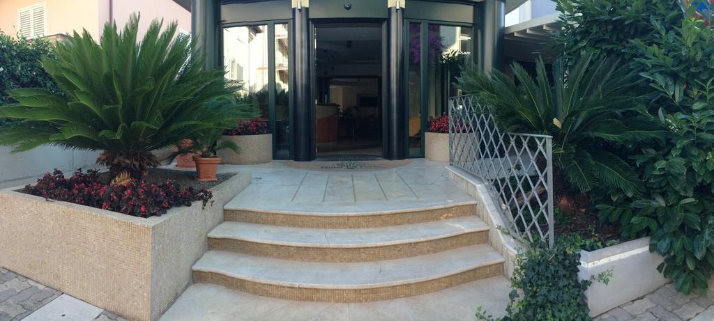 Hotel La Perla Roseto Degli Abruzzi Luaran gambar